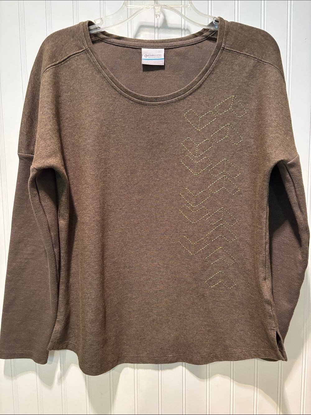 Columbia Green Scoop Neck Long-Sleeve Shirt with Subtle Chevron Stitch Size M